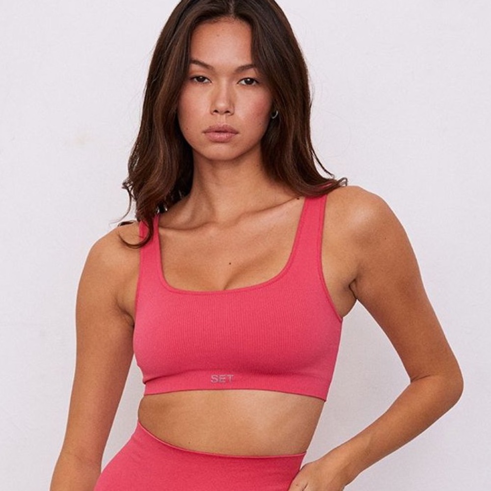 Set active punch box cut bra
